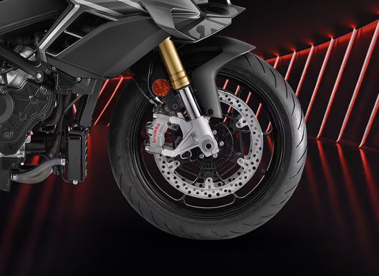 Aprilia Facelift Tuono V4 Close Up 900X675 R Copy