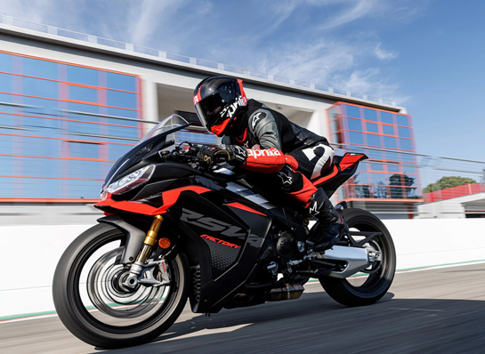 Aprilia RSV4 FACTORY Gallery 1 Copy